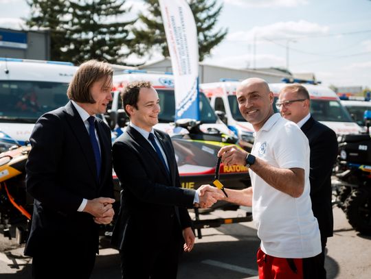 Przekazanie sprzętu ratunkowego dla ŚLWOPR (zdjęcia)