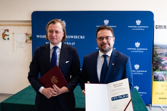 Podpisanie umów na drogi lokalne w ramach Rządowego Funduszu Rozwoju Dróg (zdjęcia)