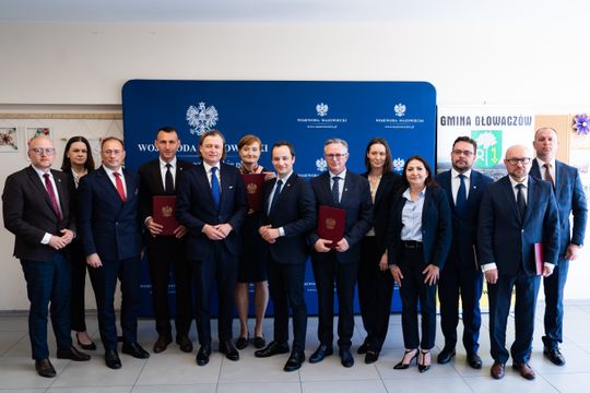 Podpisanie umów na drogi lokalne w ramach Rządowego Funduszu Rozwoju Dróg (zdjęcia)