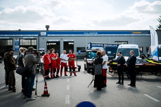 Przekazanie sprzętu ratunkowego dla ŚLWOPR (zdjęcia) Przekazanie sprzętu ratunkowego dla ŚLWOPR (zdjęcia)