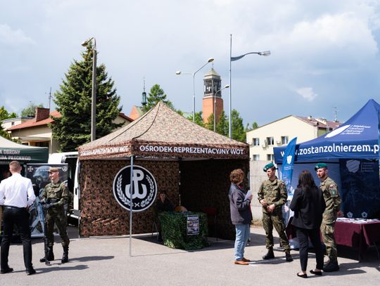 Mundurowe targi pracy w PUP Radom (zdjęcia)