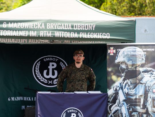 Mundurowe targi pracy w PUP Radom (zdjęcia)