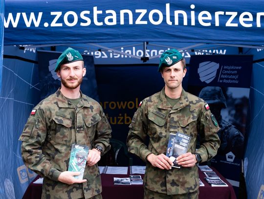 Mundurowe targi pracy w PUP Radom (zdjęcia)