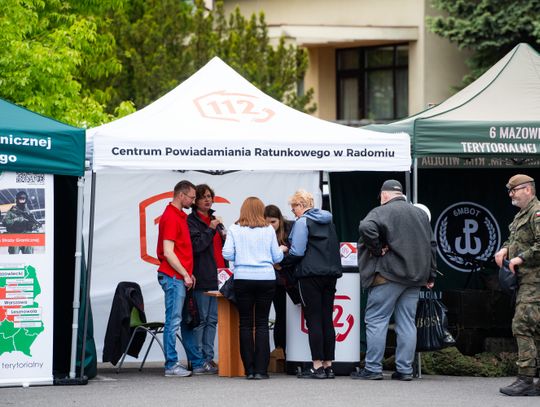 Mundurowe targi pracy w PUP Radom (zdjęcia)