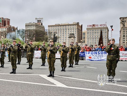 Orkiestra Reprezentacyjna WOT na czele parady z okazji 234. rocznicy uchwalenia Konstytucji 3 Maja w Chicago (zdjęcia)