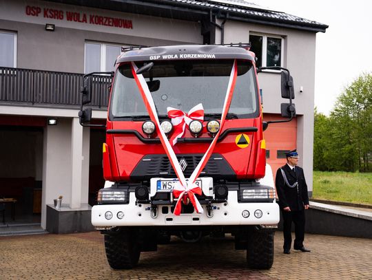 Przekazanie wozu strażackiego dla OSP Wola Korzeniowa (zdjęcia)