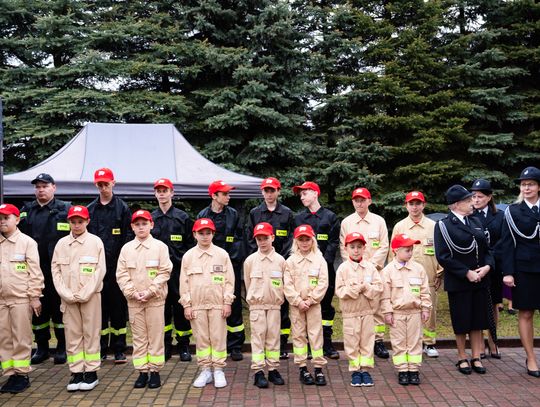 Przekazanie wozu strażackiego dla OSP Wola Korzeniowa (zdjęcia)