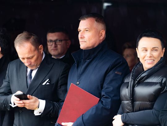 Przekazanie wozu strażackiego dla OSP Wola Korzeniowa (zdjęcia)