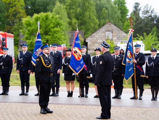 Przekazanie wozu strażackiego dla OSP Wola Korzeniowa (zdjęcia)