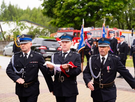 Przekazanie wozu strażackiego dla OSP Wola Korzeniowa (zdjęcia)