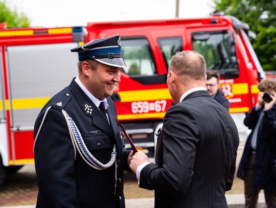 Przekazanie wozu strażackiego dla OSP Wola Korzeniowa (zdjęcia)