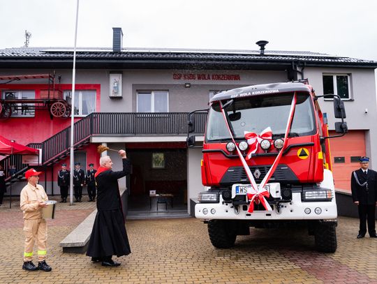 Przekazanie wozu strażackiego dla OSP Wola Korzeniowa (zdjęcia)