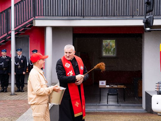 Przekazanie wozu strażackiego dla OSP Wola Korzeniowa (zdjęcia)