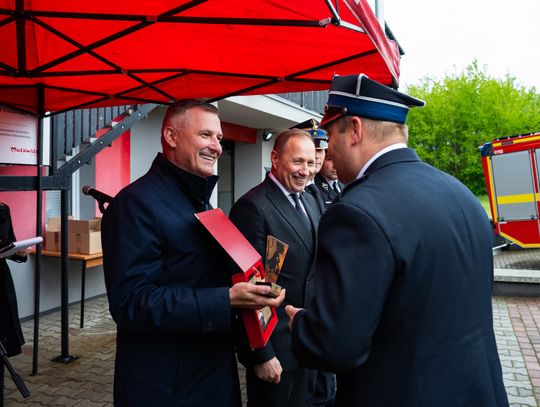 Przekazanie wozu strażackiego dla OSP Wola Korzeniowa (zdjęcia)