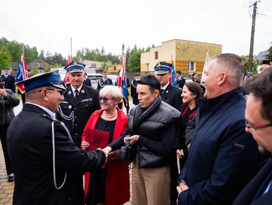 Przekazanie wozu strażackiego dla OSP Wola Korzeniowa (zdjęcia)