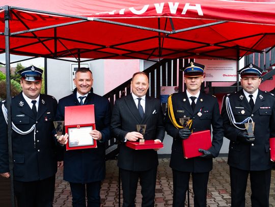 Przekazanie wozu strażackiego dla OSP Wola Korzeniowa (zdjęcia)