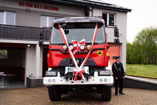 Przekazanie wozu strażackiego dla OSP Wola Korzeniowa (zdjęcia)