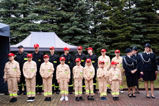 Przekazanie wozu strażackiego dla OSP Wola Korzeniowa (zdjęcia)