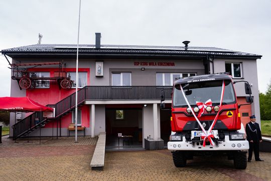 Przekazanie wozu strażackiego dla OSP Wola Korzeniowa (zdjęcia)