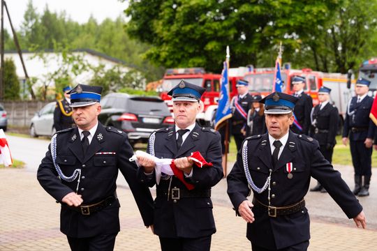 Przekazanie wozu strażackiego dla OSP Wola Korzeniowa (zdjęcia)