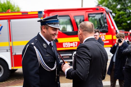 Przekazanie wozu strażackiego dla OSP Wola Korzeniowa (zdjęcia)