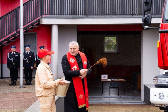 Przekazanie wozu strażackiego dla OSP Wola Korzeniowa (zdjęcia)