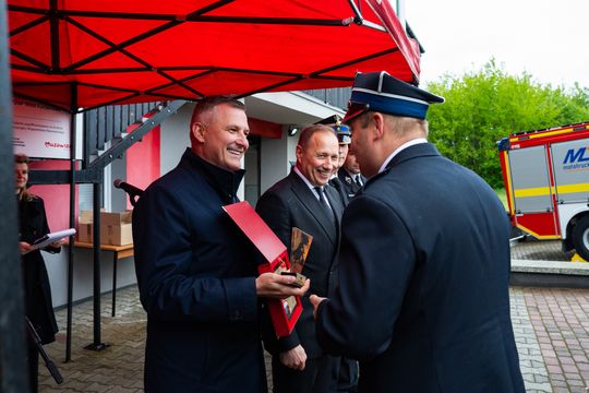 Przekazanie wozu strażackiego dla OSP Wola Korzeniowa (zdjęcia)