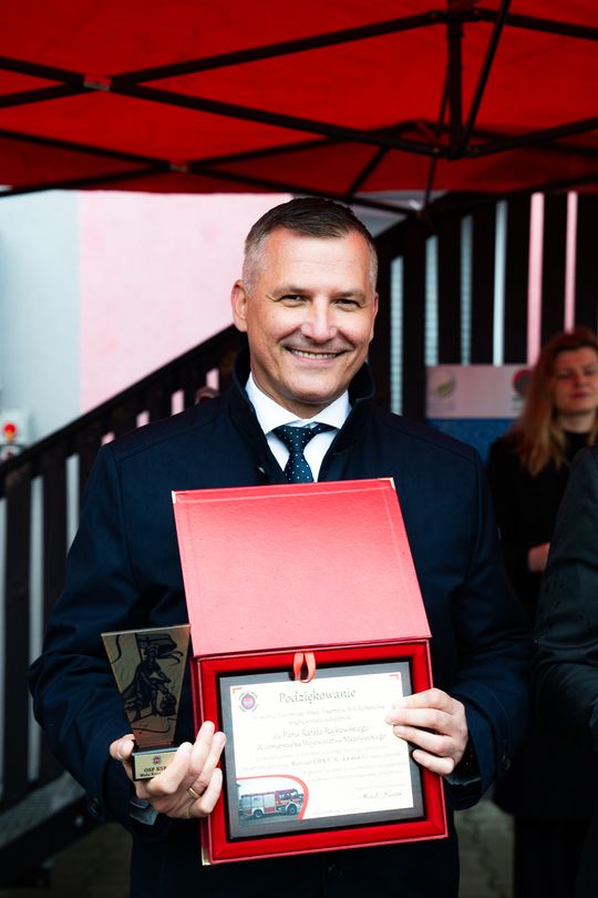 Przekazanie wozu strażackiego dla OSP Wola Korzeniowa (zdjęcia)