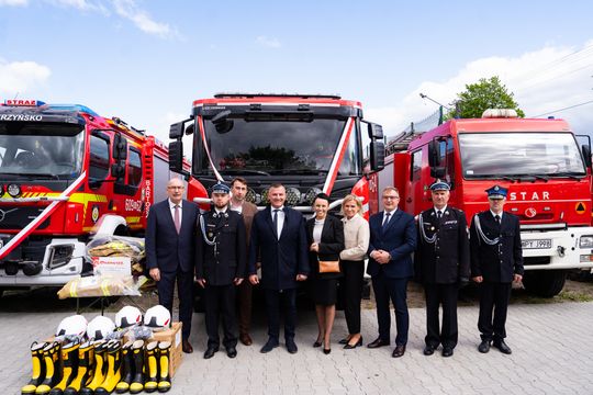 Otwarcie strażnicy oraz przekazanie sprzętu dla OSP w Janikowie (zdjęcia)