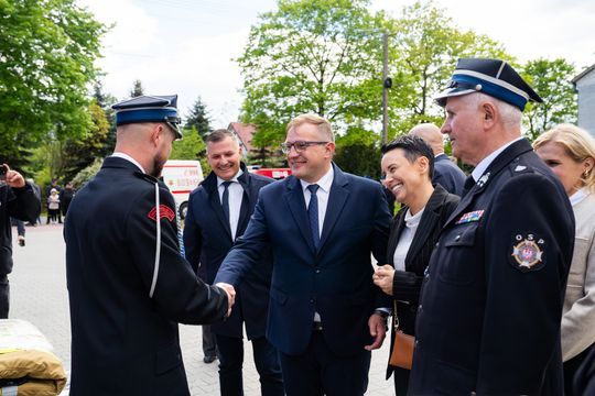 Otwarcie strażnicy oraz przekazanie sprzętu dla OSP w Janikowie (zdjęcia)