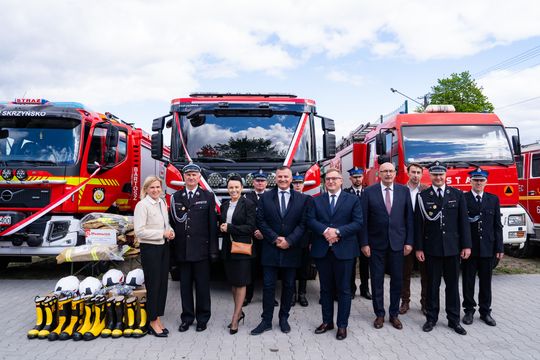 Otwarcie strażnicy oraz przekazanie sprzętu dla OSP w Janikowie (zdjęcia)