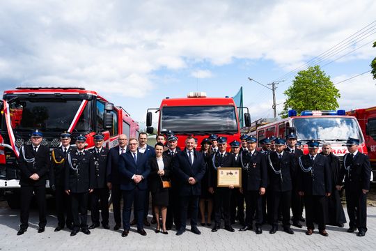 Otwarcie strażnicy oraz przekazanie sprzętu dla OSP w Janikowie (zdjęcia)