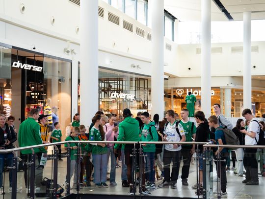 Spotkanie piłkarzy Radomiaka z kibicami w Galerii Słonecznej (zdjęcia)