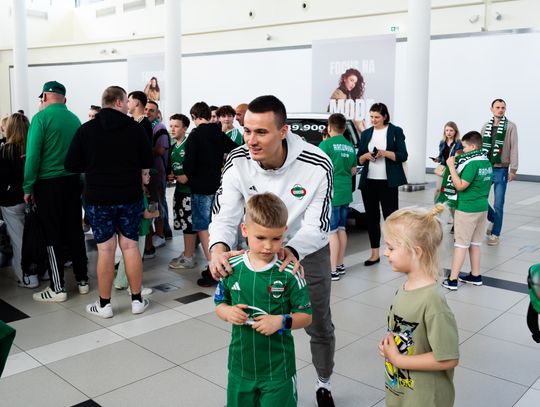 Spotkanie piłkarzy Radomiaka z kibicami w Galerii Słonecznej (zdjęcia)