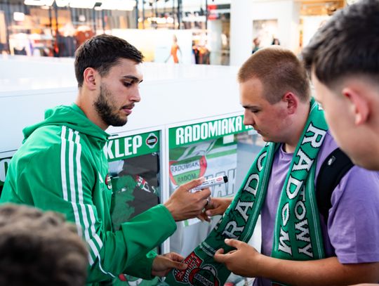 Spotkanie piłkarzy Radomiaka z kibicami w Galerii Słonecznej (zdjęcia)
