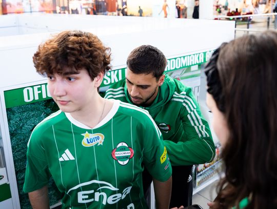 Spotkanie piłkarzy Radomiaka z kibicami w Galerii Słonecznej (zdjęcia)