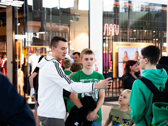 Spotkanie piłkarzy Radomiaka z kibicami w Galerii Słonecznej (zdjęcia)