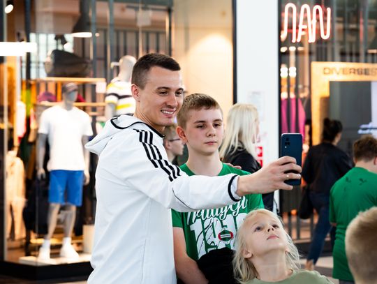 Spotkanie piłkarzy Radomiaka z kibicami w Galerii Słonecznej (zdjęcia)