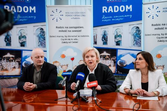 Pierwsze Ogólnomiejskie Spotkanie z Radomską Pieczą Zastępczą - konferencja (zdjęcia)