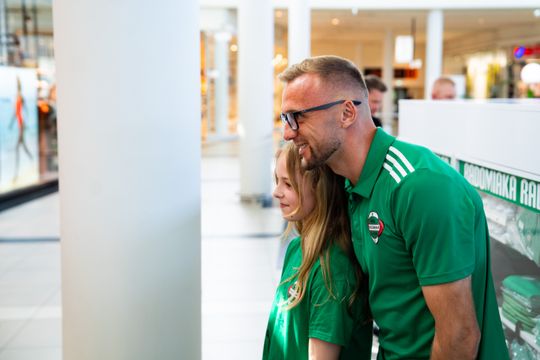 Spotkanie piłkarzy Radomiaka z kibicami w Galerii Słonecznej (zdjęcia)