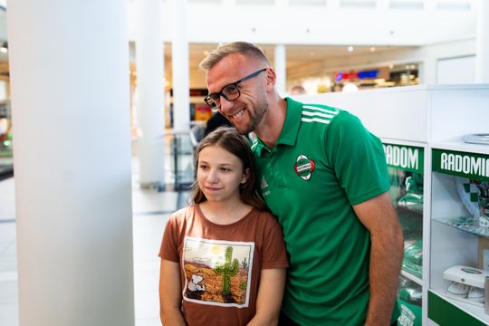 Spotkanie piłkarzy Radomiaka z kibicami w Galerii Słonecznej (zdjęcia)