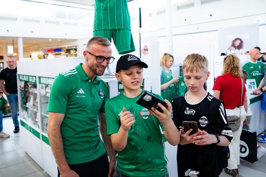 Spotkanie piłkarzy Radomiaka z kibicami w Galerii Słonecznej (zdjęcia)