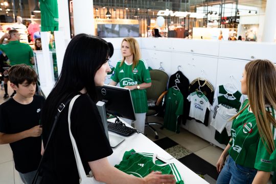 Spotkanie piłkarzy Radomiaka z kibicami w Galerii Słonecznej (zdjęcia)