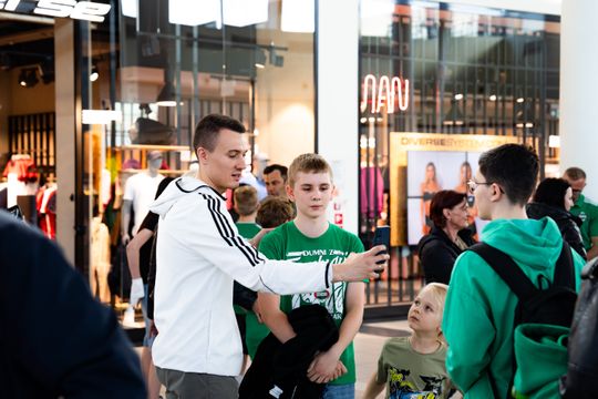 Spotkanie piłkarzy Radomiaka z kibicami w Galerii Słonecznej (zdjęcia)