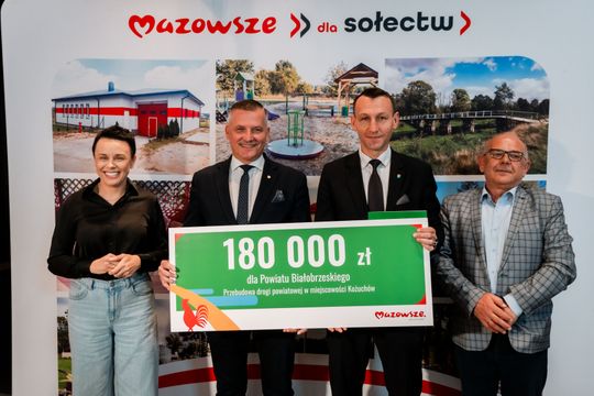 Popisanie umów w ramach programu Mazowsze dla Sołectw (zdjęcia)