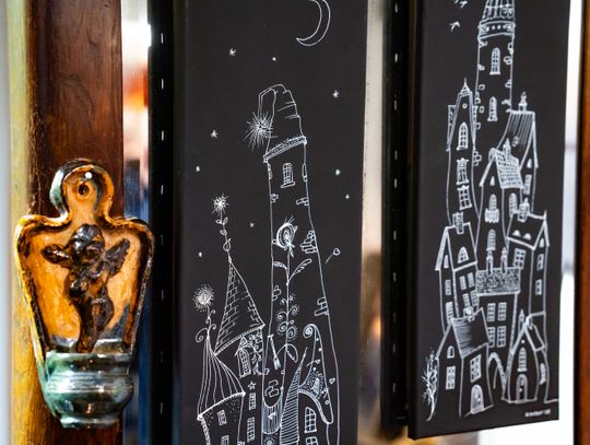 Wernisaż wystawy Michała Budzisza pt. " Trzy po trzy..." w Galerii pod Aniołem (zdjęcia)