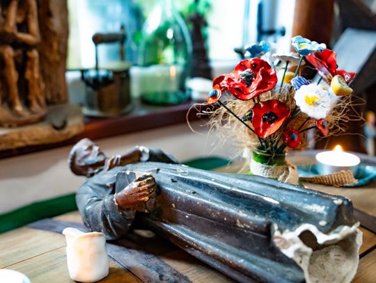 Wernisaż wystawy Michała Budzisza pt. " Trzy po trzy..." w Galerii pod Aniołem (zdjęcia)