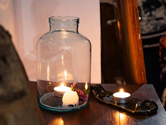 Wernisaż wystawy Michała Budzisza pt. " Trzy po trzy..." w Galerii pod Aniołem (zdjęcia)