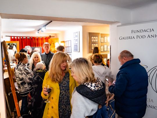 Wernisaż wystawy Michała Budzisza pt. " Trzy po trzy..." w Galerii pod Aniołem (zdjęcia)