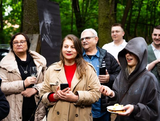 Wernisaż wystawy Michała Budzisza pt. " Trzy po trzy..." w Galerii pod Aniołem (zdjęcia)